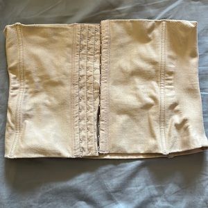 Kathy Ireland Intimates corset size medium GUC